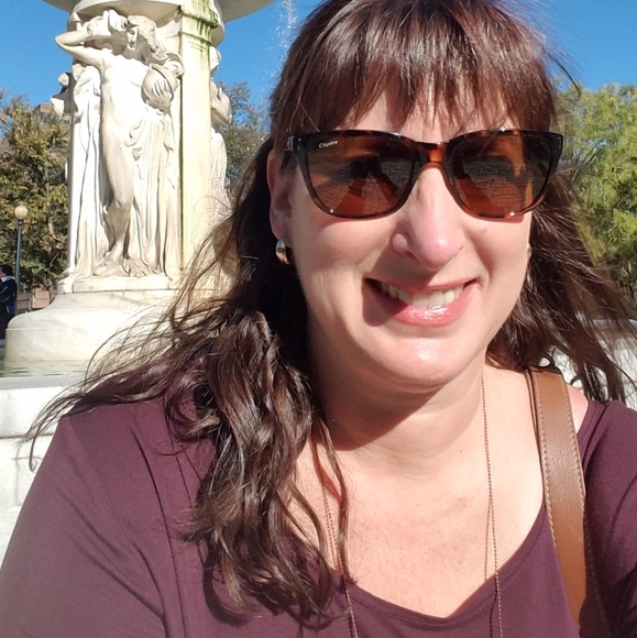 HappyInAlaska - Long-Legged and Curvy Closet - Picture 1 of 1